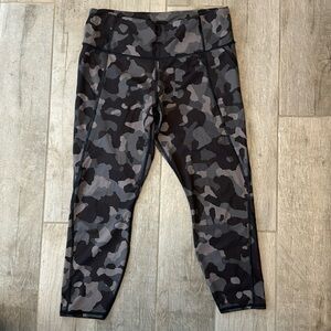 Athleta Lightning 7/8 Tight with pockets